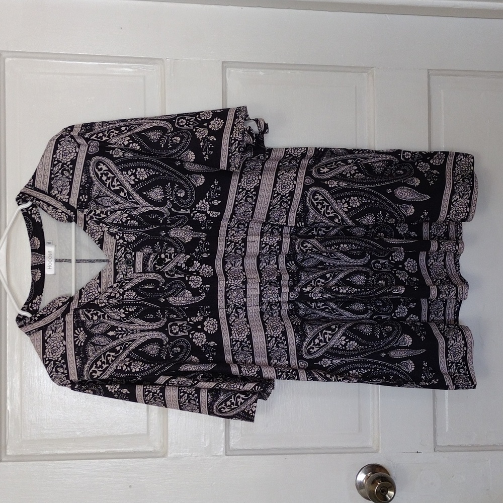 Hocosit Women's Top Sized XL Black and cream Bell Sleeves